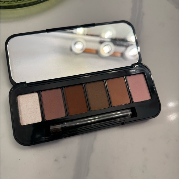 Buxom eyeshadow palette - Picture 1 of 5